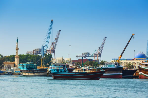 Sharjah - port z Perského zálivu na Arabském poloostrově — Stock fotografie