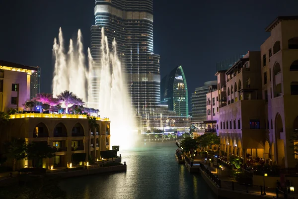 Sistema de fonte recorde definido no Burj Khalifa — Fotografia de Stock