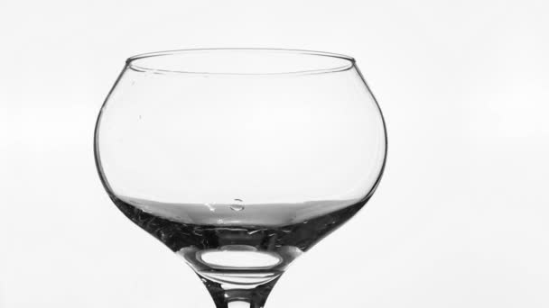 Remplissage verre avec de l'eau 
