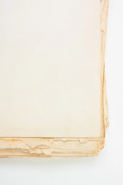 Oud boek met verfrommeld blad — Stockfoto