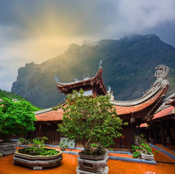 Buddhistiska tempel i vietnam — Stockfoto