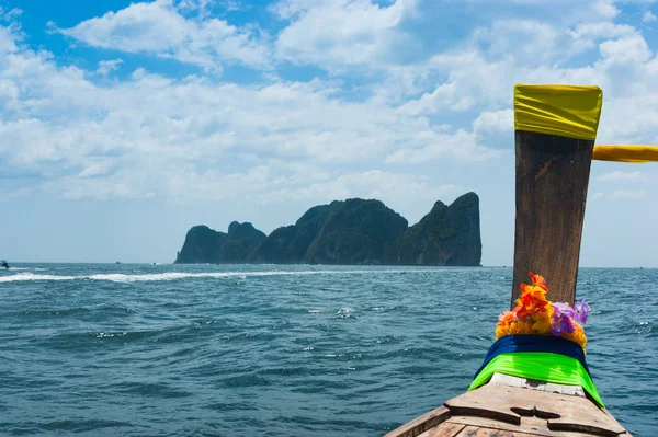 Kapal di laut di Thailand — Stok Foto