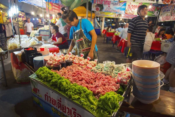 Traders at the night market in Thailand — Stock Photo, Image