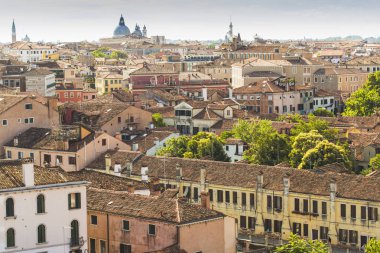 Venedik çatıları görünümünü 