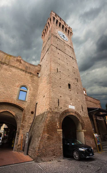 Italienische straße in einer kleinen provinzstadt der toskanischen — Stockfoto