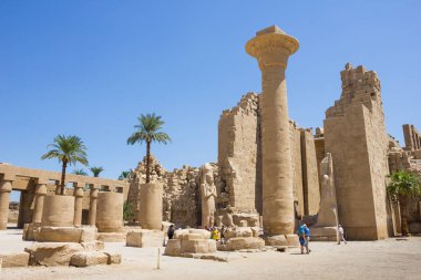 Mısır 'daki Karnak tapınağının antik kalıntıları