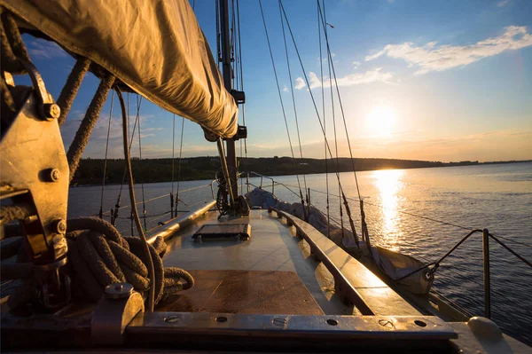 Schöner Sonnenuntergang am Meer — Stockfoto