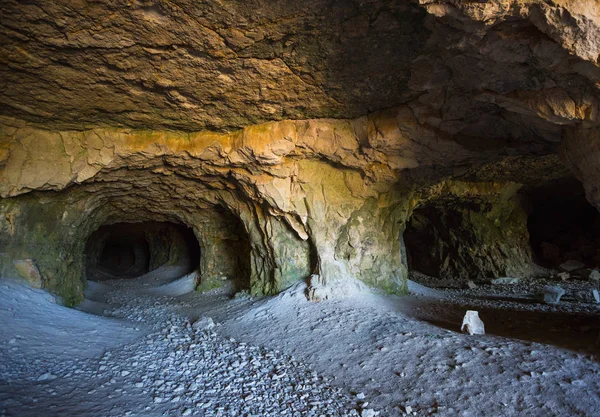 Grutas para mineração de calcário — Fotografia de Stock