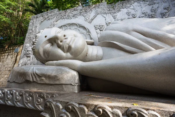 Buda Durmiente en la Pagoda del Hijo Largo en Nha Trang —  Fotos de Stock