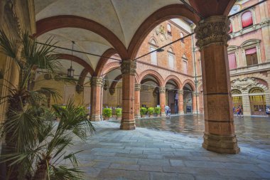 Palazzo Comunale Bologna avlusu. İtalya