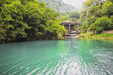 Terk edilmiş tren istasyonu Psyrtsha yeni Athos içinde