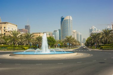 yüksek binaları ve sokakları Dubai, Birleşik Arap Emirlikleri