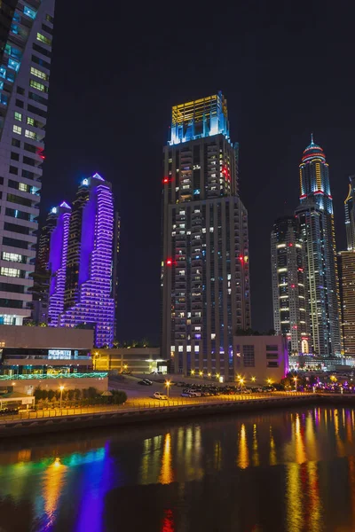 Klubów nocnych w dzielnicy dubai marina. Zjednoczone Emiraty Arabskie. 14 listopada 2012 — Zdjęcie stockowe