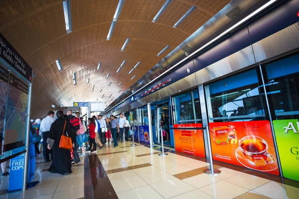 Dubai Metro as the world 's longest fully automated metro network (75 — стоковое фото