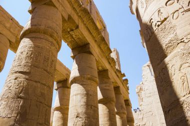 Mısır 'daki Karnak tapınağının antik kalıntıları