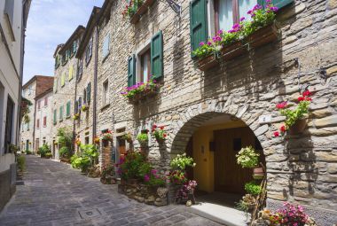  tuscan bir küçük il kasaba sokağa İtalyanca