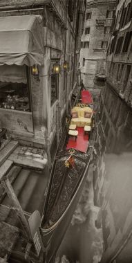 gondol kanalında turistler seyahat