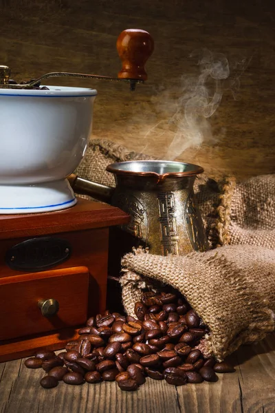 磨床及其他配件的咖啡 — 图库照片