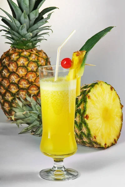 O suco de abacaxi — Fotografia de Stock
