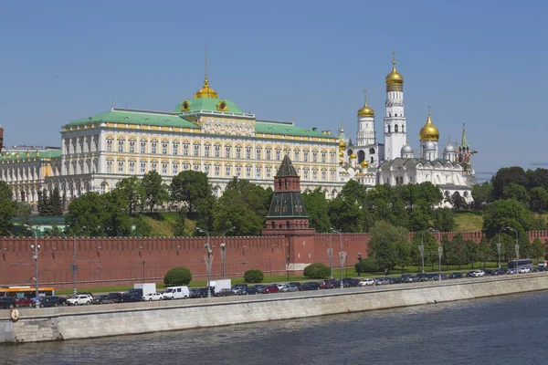 Embankment del río Moskva cerca del Kremlin —  Fotos de Stock