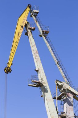 Moskova Nehri port şehir içinde kargo yükleme vinç