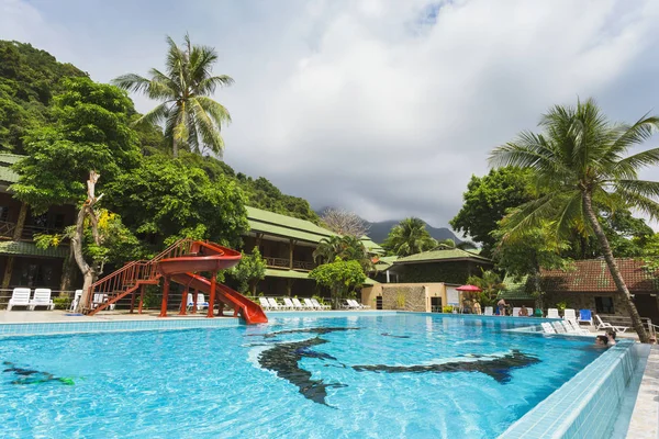 Vackra tropiska stranden på ön koh chang — Stockfoto