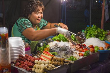 diğer birçok Güneydoğu Asya ülkelerinde Ulusal çanak popüler sa