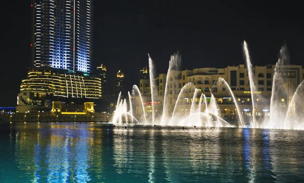 Rekordowe system fontanna na burj khalifa jezioro — Zdjęcie stockowe