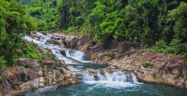 Vietnam 'da Yang Körfezi Şelalesi