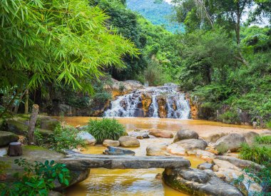 Vietnam 'da Yang Körfezi Şelalesi