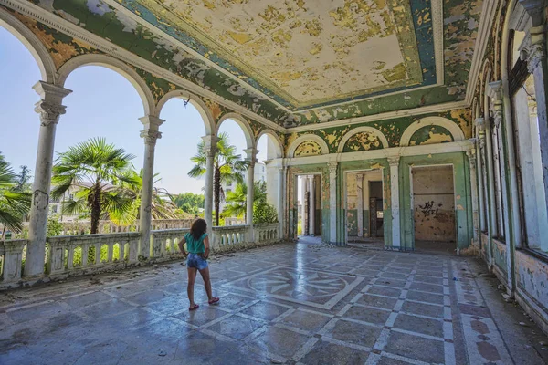 Zničené železniční stanice Guma poblíž Sukhumi Botanická zahrada — Stock fotografie