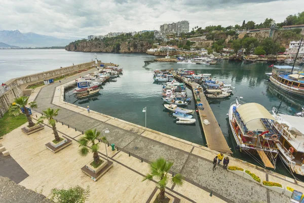 O porto antigo da cidade velha de Antalya — Fotografia de Stock