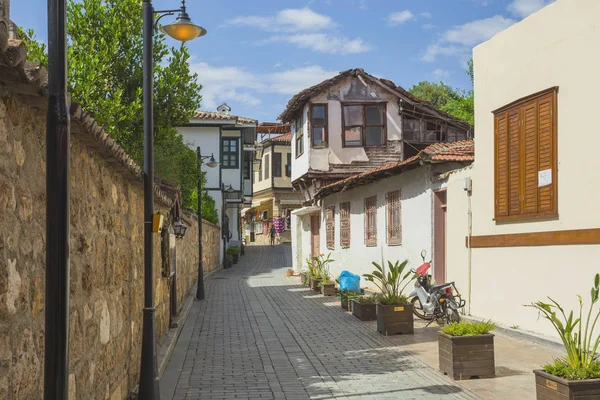 古老的安塔利亚老城市的街道 — 图库照片