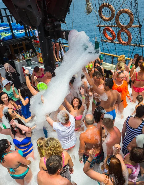 Foam party on a pirate ship in the Mediterranean Sea — Stock Photo, Image