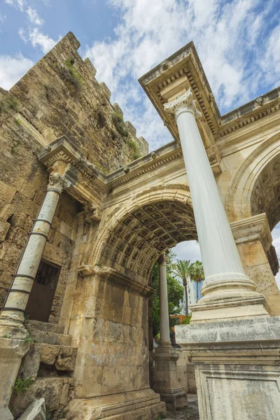 hadrian kapısı eski şehir antalya'nın Türkiye'deki bakış