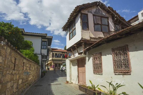 Türkiye. 17 Mayıs 2017. Eski Antalya'nın eski sokaklarında