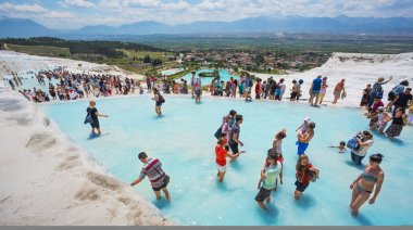 Türkiye, 21 Mayıs 2017. Türkiye, nadir doğal olay Pamukkale egzotik incisi