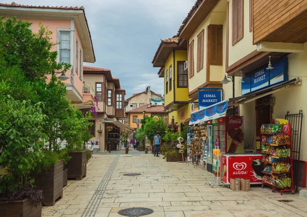 Türkiye. 17 Mayıs 2017. Eski Antalya'nın eski sokaklarında