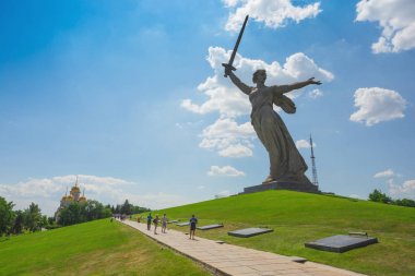Volgograd, Rusya Federasyonu - 4 Temmuz 2016: Vatan aramalar Mamayev Kurgan, Volgograd, Rusya, savaşı, Stalingrad, İkinci Dünya Savaşı anısına bir heykeli var. Mamayev Kurgan. Stalingrad Savaşı.