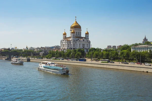 Blick auf die Erlöserkirche in Moskau — Stockfoto