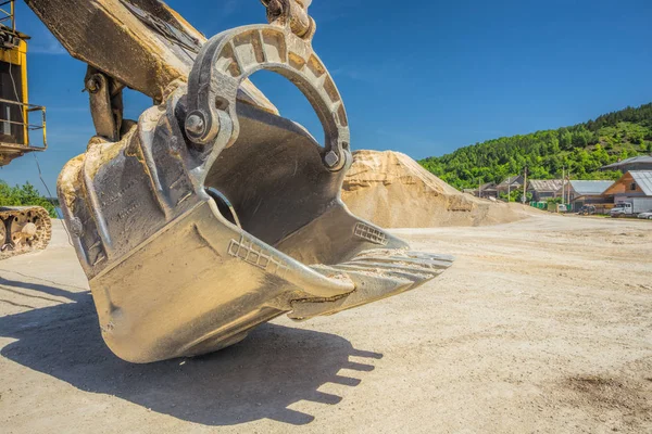 Carriera Escavatore Estrazione Calcare Ghiaia — Foto Stock