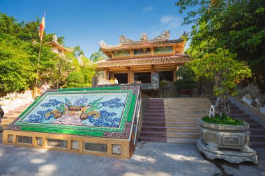 Uzun oğlu Pagoda görünümünü