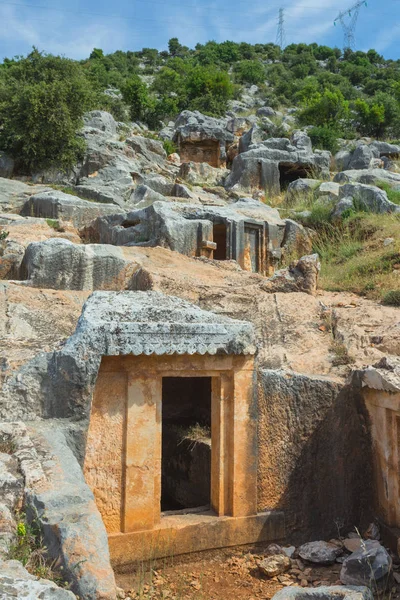 Antiguo entierro antiguo en las rocas de Demre. Turquía — Foto de Stock