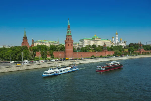 Embankment del río Moskva cerca del Kremlin — Foto de Stock