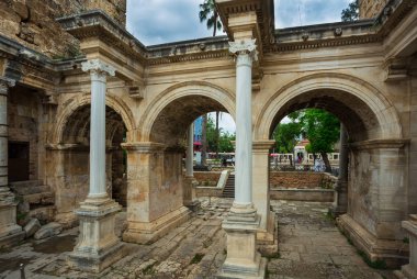 hadrian kapısı eski Antalya şehir manzarası