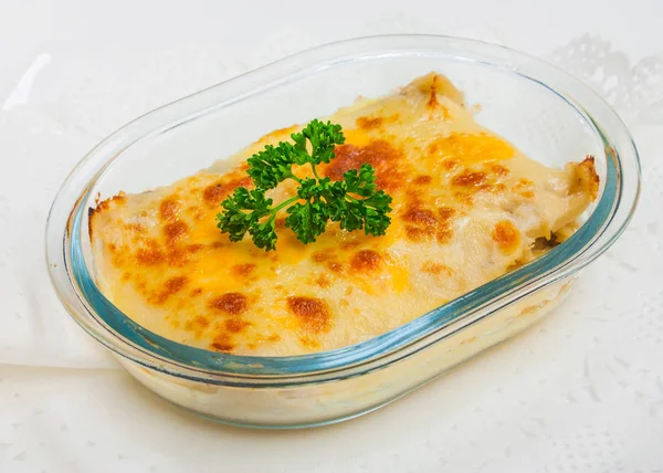 Bovenaanzicht van traditionele stijl Italiaanse keuken rundvlees lasagne — Stockfoto