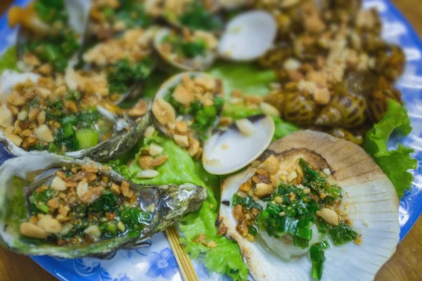Fresh oysters in a  plate with spice and lemon — Stock Photo, Image