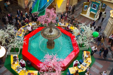 Kızıl Meydan mo sakıza deposunun iç Galeri