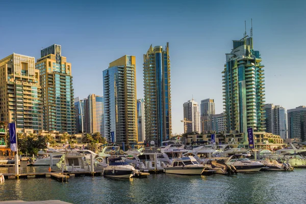 Yacht Club à Dubai Marina. Émirats arabes unis. le 16 novembre 2012 — Photo