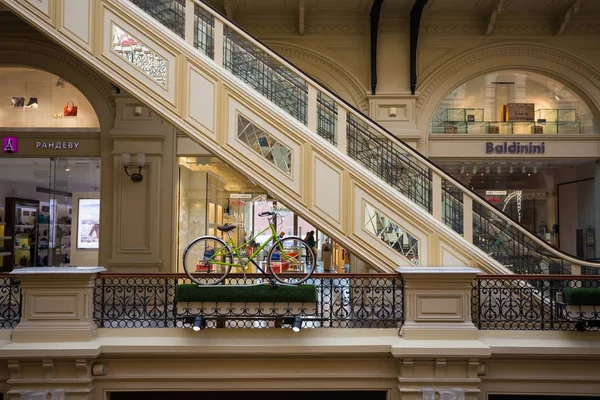 Galerie in het interieur van de winkel kauwgom op het Rode plein in Mo — Stockfoto